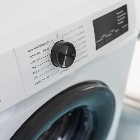 The Window On The Sea باري