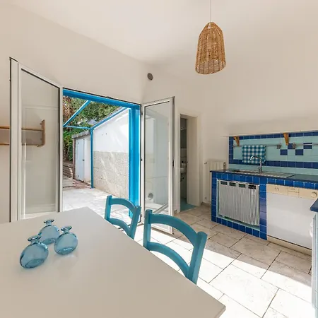 The Window On The Sea * باري