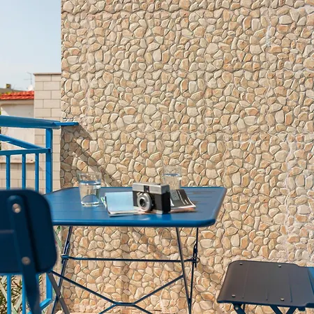 The Window On The Sea باري